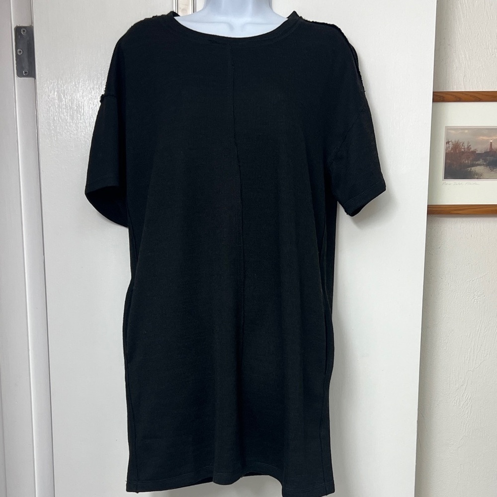 New In - Mini Black Dress, slightly ribbed, side pockets, middle seam, Med